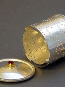 An Introduction to Tea Infusers and Tea Strainers Silver barrel