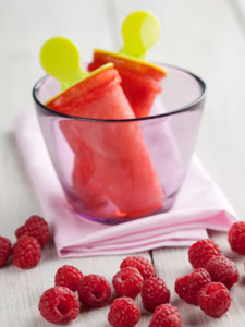 Delicious Recipes for Summer Desserts and Drinks Raspberry iced tea popsicles