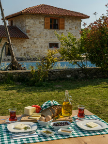 Beach Brews: A Guide to Mediterranean Tea Morning on the Mediterranean