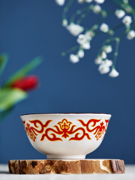 Green Tea and Tradition in Uzbekistan Tea is the main drink in Uzbekistan. Any meal starts with Uzbek tea and ends with it.