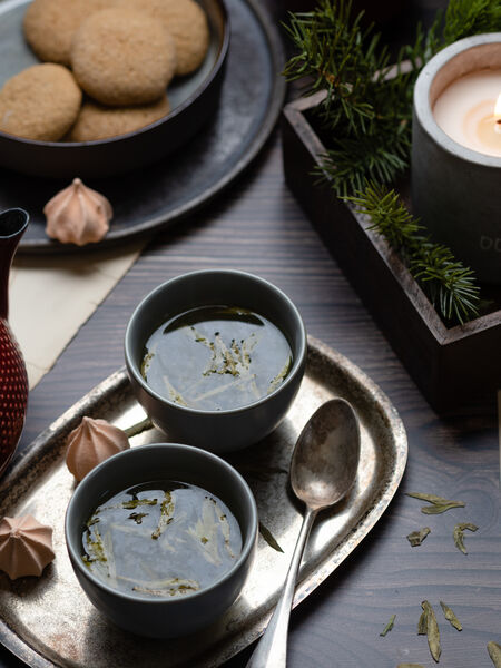 Chinese vs Japanese Tea: Flavor & Style In China, tea bushes are usually left alone in their natural environment until harvest time where they are picked by hand.