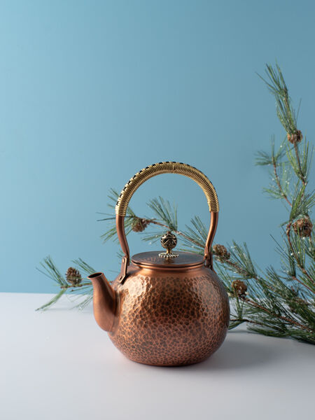 Copper, Electric, or Tea Maker? Find Out Take your tea to the next level with our stunning, Handmade Copper Kettle. Copper is among the top choices for teaware as it offers optimal heat conduction ability. It allows you to boil the water within at a rapid pace while retaining the heat afterward. Copper is known to resist staining and prevent the buildup of potential bacteria that could grow in your teapot. Our deluxe hammered copper kettle also features a hinged handle coiled in brass for a sure grip, and a floral detailed pull knob on the lid. Copper inside and out.