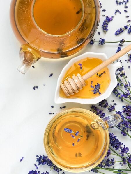 Perfect Thanksgiving Pairings: Tea And Honey Tea and honey share a natural harmony. Both are products of nature, rich in complexity, and influenced by their environment. Just as tea reflects the region where it’s grown, honey mirrors the flowers from which bees gather nectar. The result? Endless flavor combinations that can enhance, balance, or transform a cup of tea.